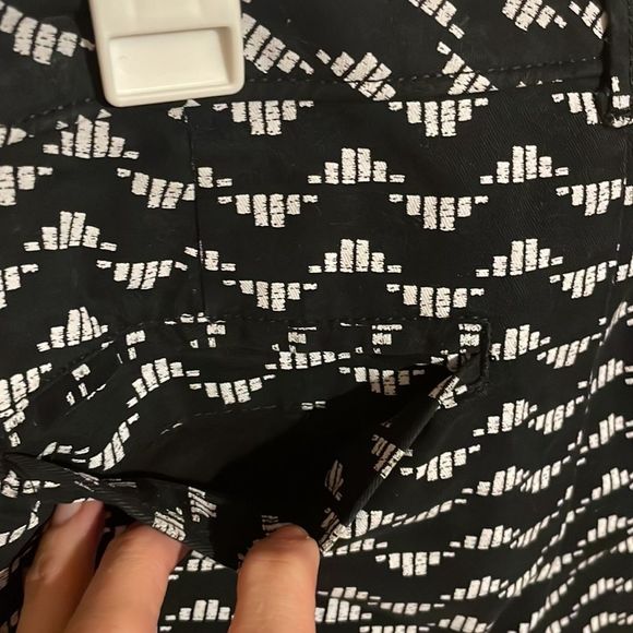 •OLD NAVY•BLACK/WHITE PATTERNED "PIXIE" SHORTS SIZE 4 - Picture 6 of 8